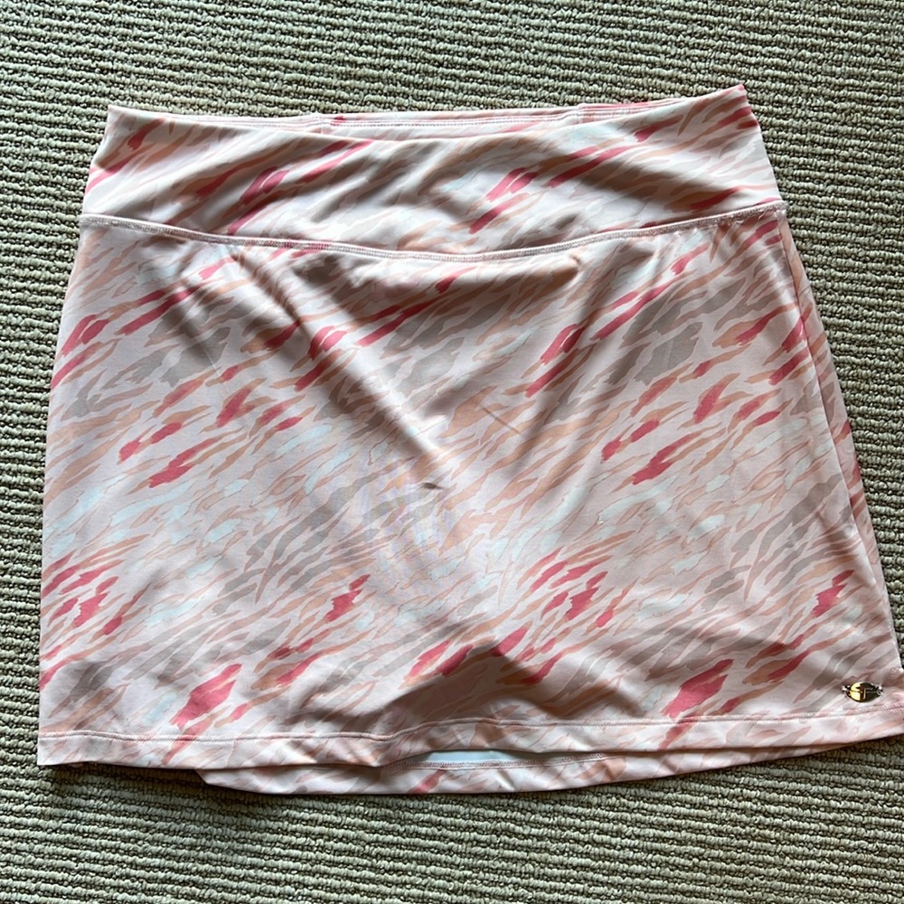 Size Large Tahari Sport skirt with built in shorts